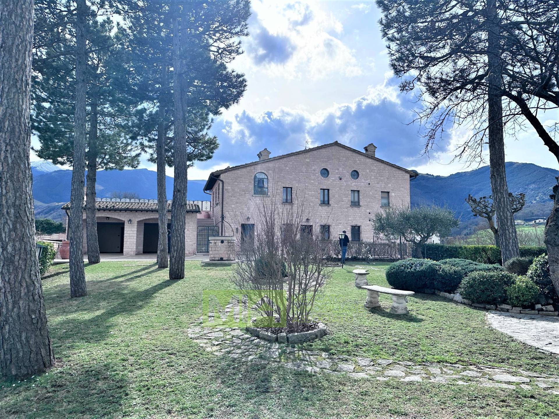 Villa in vendita a Cagli, 14 locali, prezzo € 1.100.000 | PortaleAgenzieImmobiliari.it