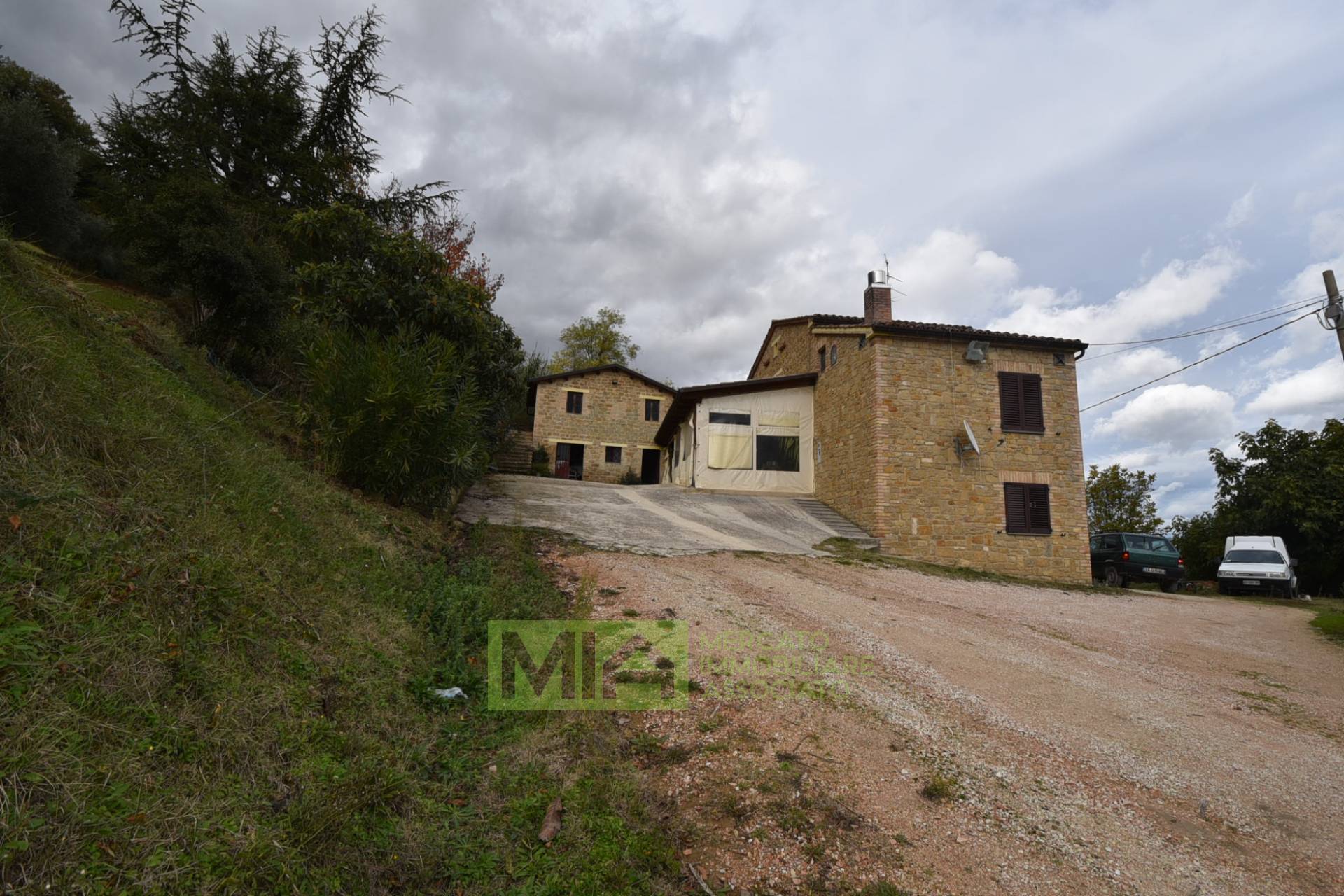 Rustico / Casale in vendita a Penna San Giovanni, 7 locali, zona Località: CAMPAGNA, prezzo € 350.000 | PortaleAgenzieImmobiliari.it