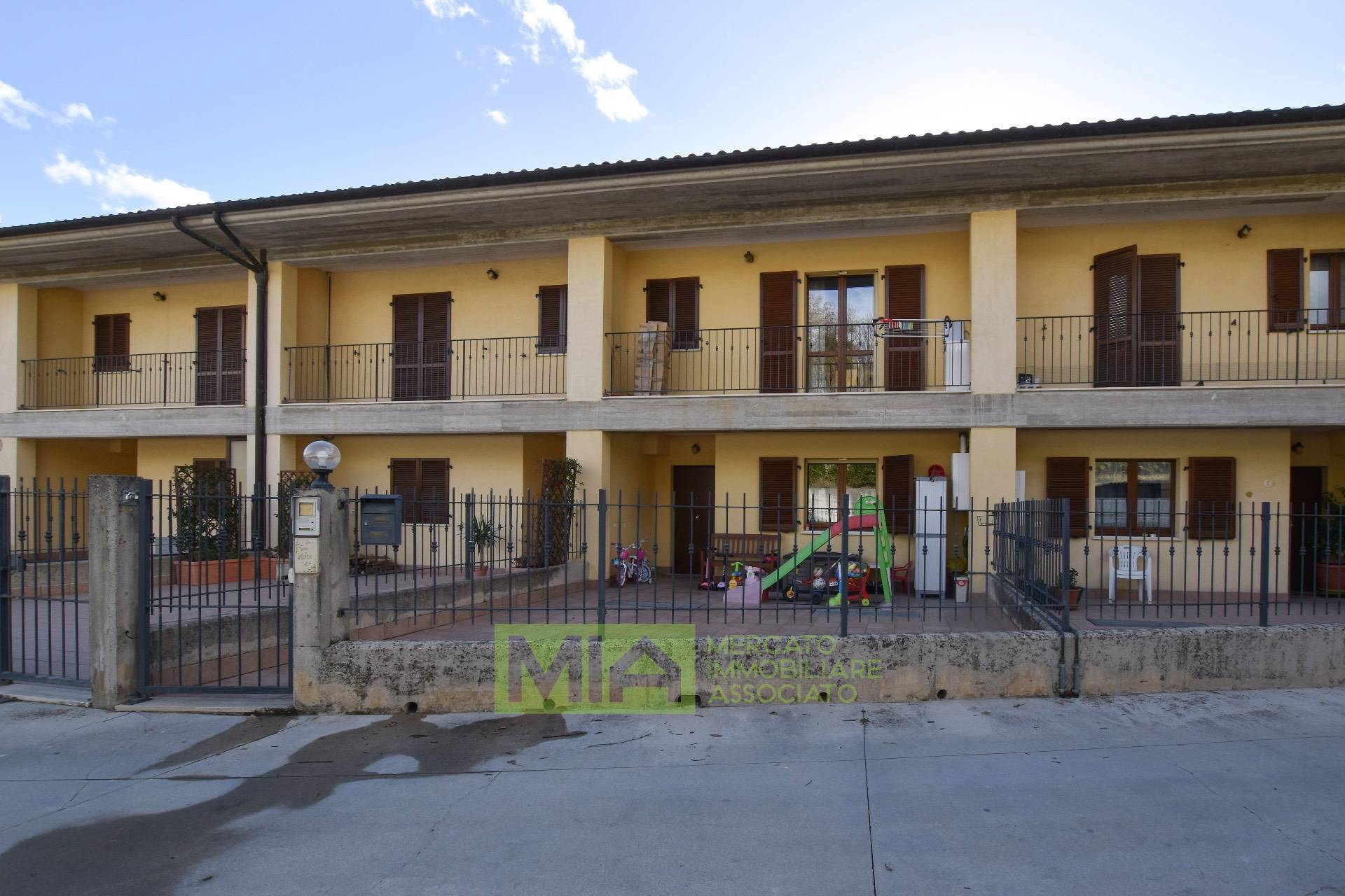 Villa in vendita a Santa Vittoria in Matenano, 8 locali, prezzo € 145.000 | PortaleAgenzieImmobiliari.it