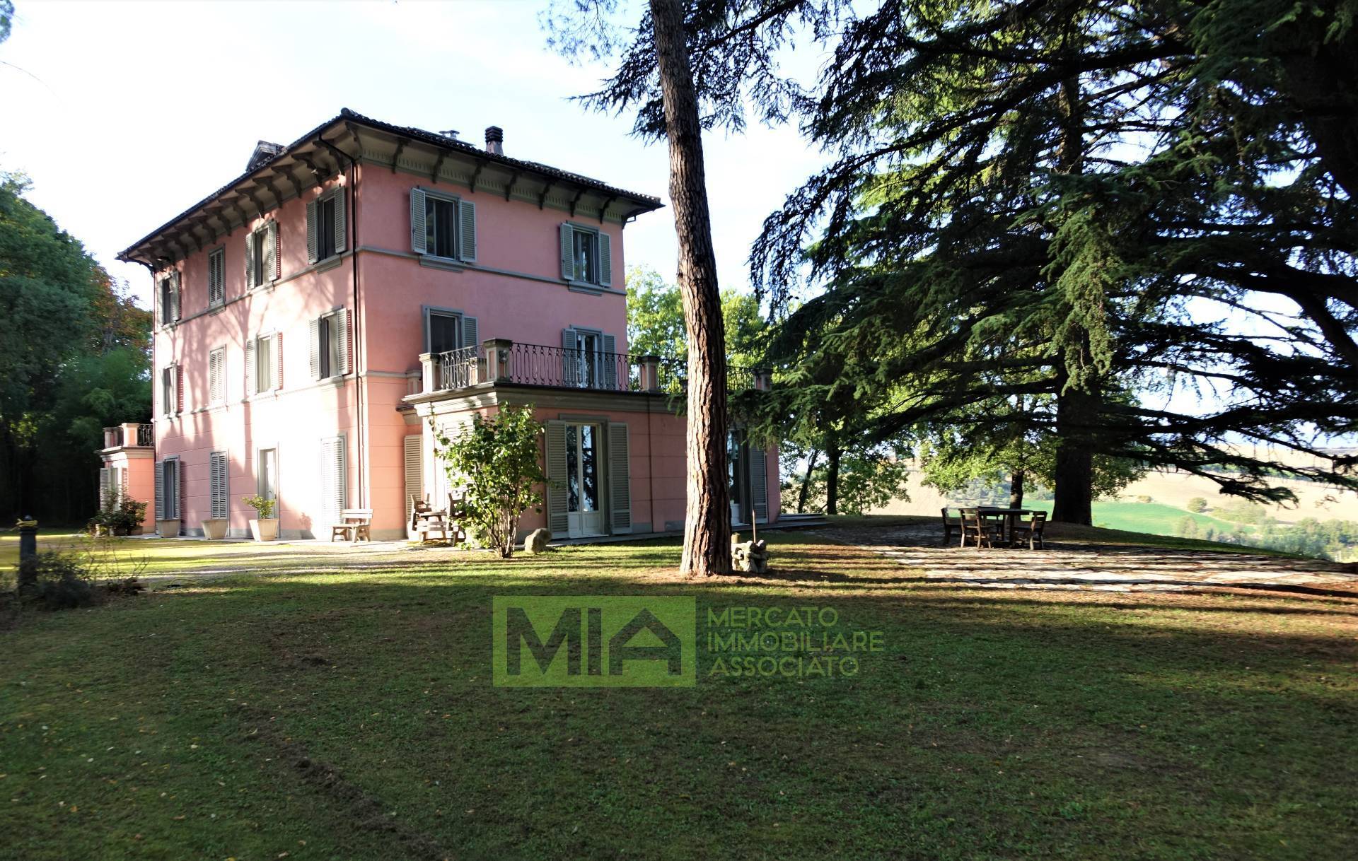 Villa in vendita a Tolentino, 22 locali, prezzo € 1.300.000 | PortaleAgenzieImmobiliari.it