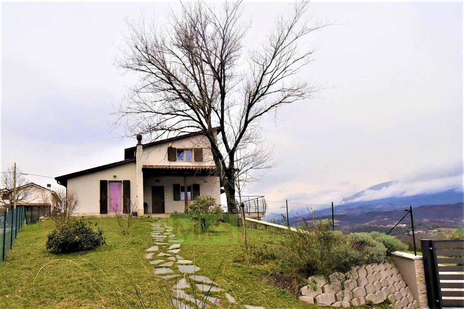 Villa in vendita a Sarnano, 5 locali, zona Località: Campagna, prezzo € 430.000 | PortaleAgenzieImmobiliari.it