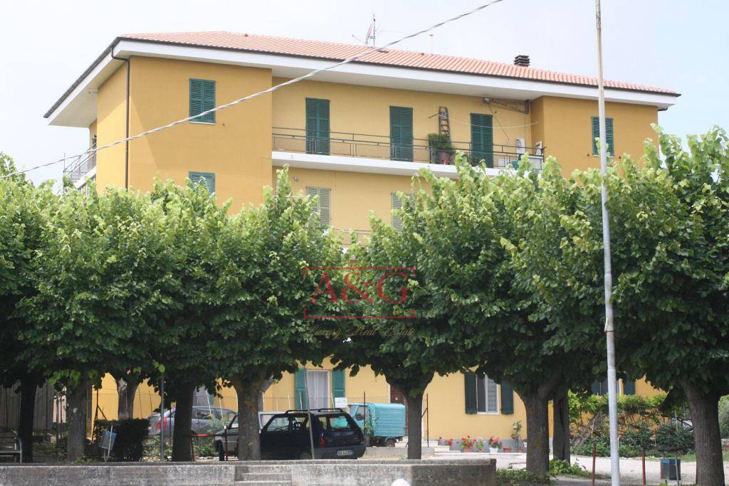 Appartamento in vendita a Ortezzano, 5 locali, zona Località: Centro, prezzo € 60.000 | PortaleAgenzieImmobiliari.it