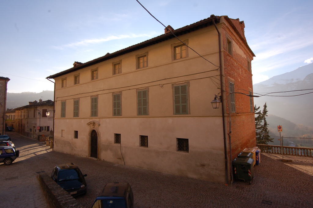 Villa in vendita a Montefortino, 12 locali, zona Località: Centro, prezzo € 800.000 | PortaleAgenzieImmobiliari.it