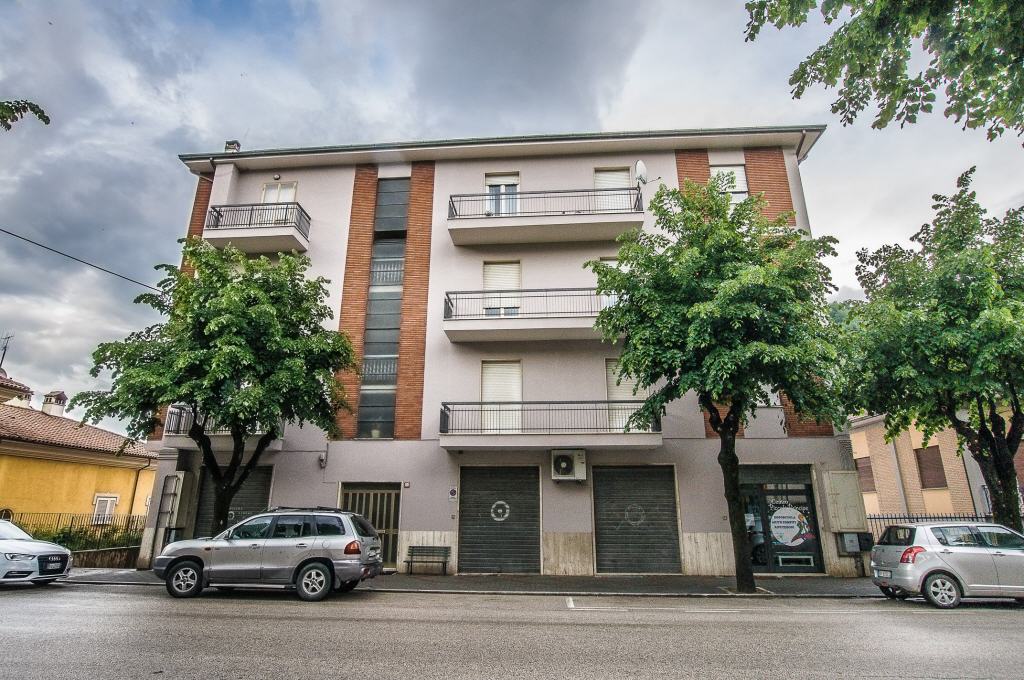 Appartamento in vendita a Comunanza, 6 locali, zona Località: Centro, prezzo € 110.000 | PortaleAgenzieImmobiliari.it