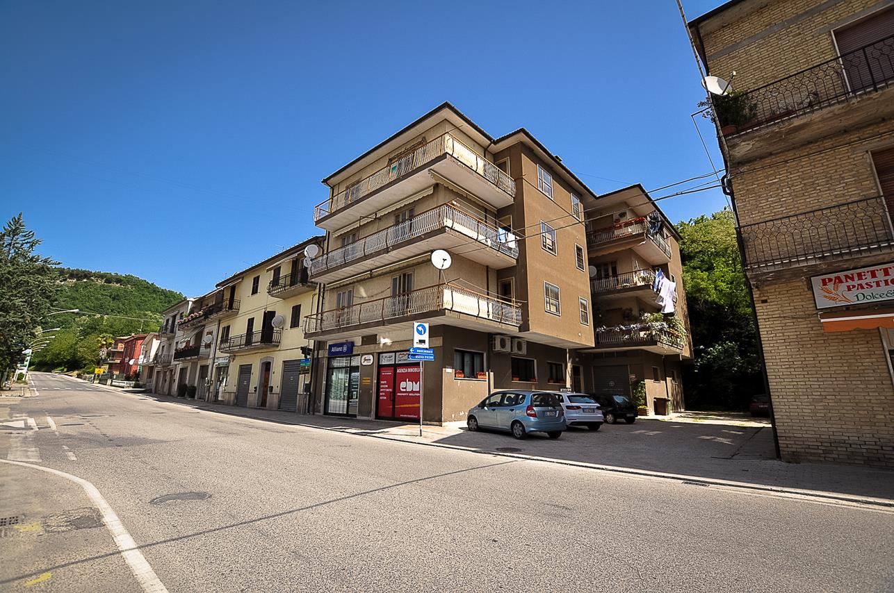 Appartamento in vendita a Comunanza, 7 locali, zona Località: Centro, prezzo € 135.000 | PortaleAgenzieImmobiliari.it