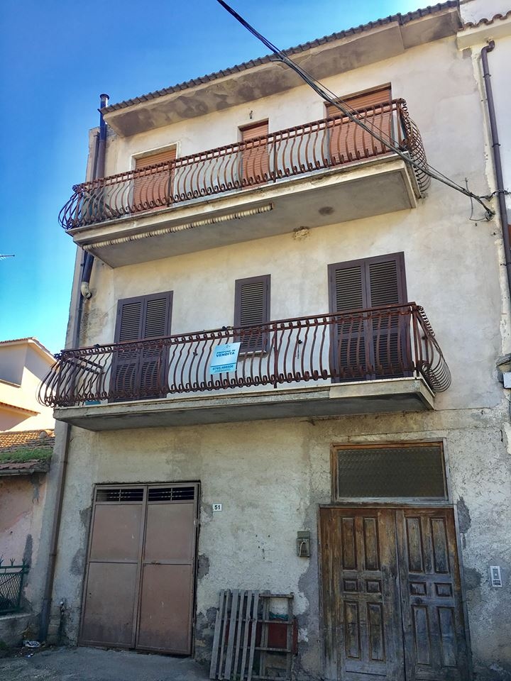 Appartamento in vendita a Montelibretti, 8 locali, prezzo € 105.000 | CambioCasa.it