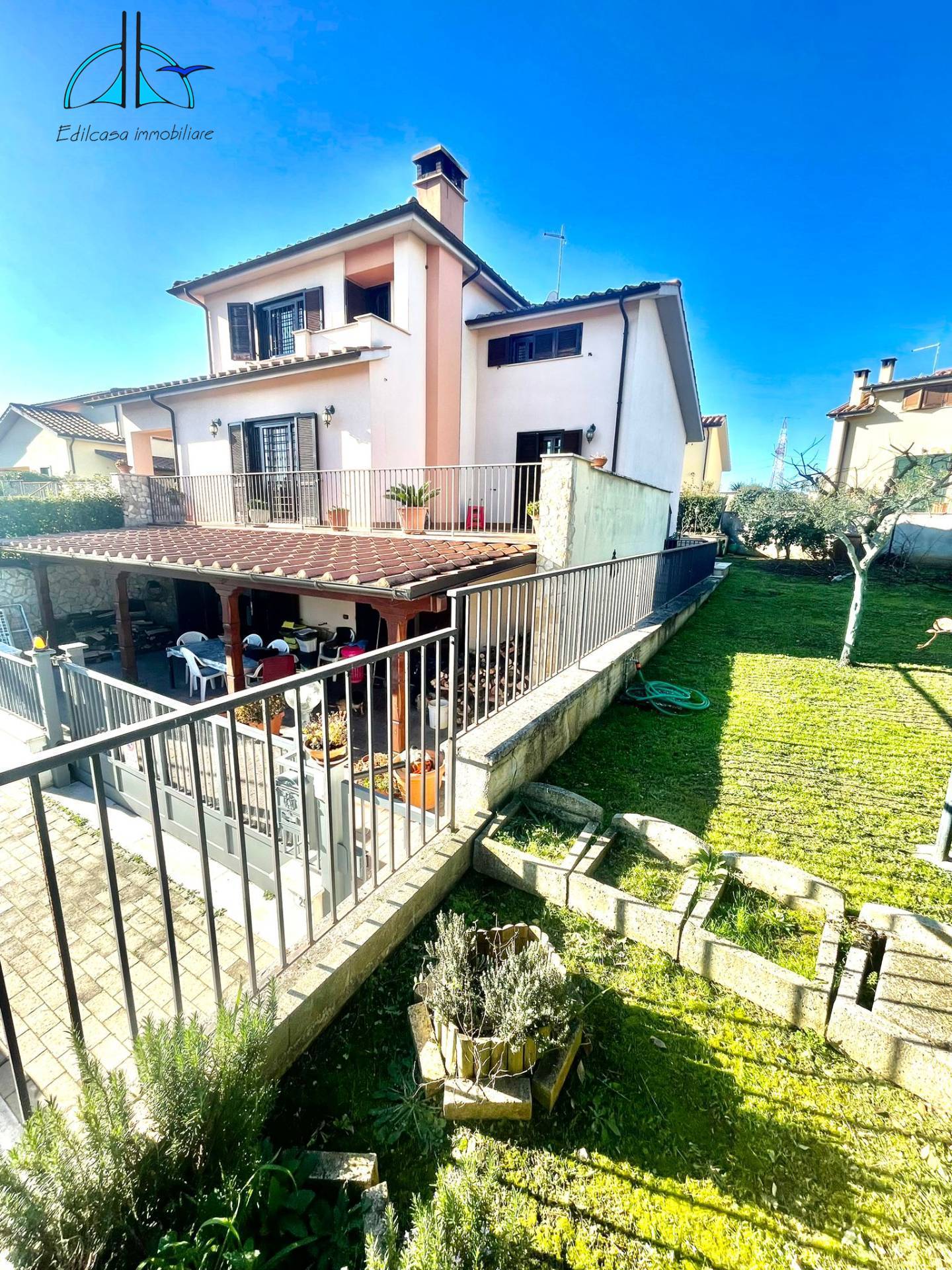 Villa in vendita a Fara in Sabina, 8 locali, zona Località: PassoCorese, prezzo € 479.000 | PortaleAgenzieImmobiliari.it