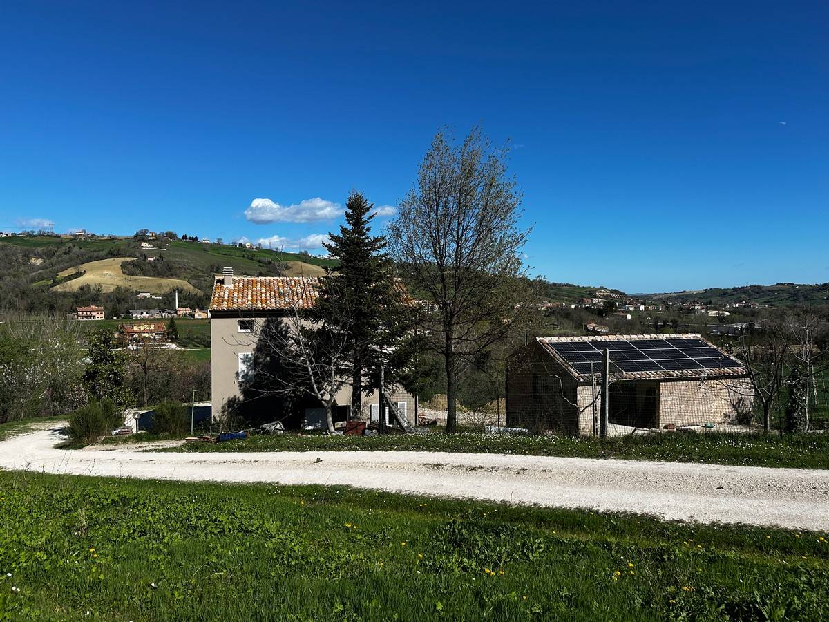 Rustico / Casale in vendita a Sant'Angelo in Pontano, 12 locali, prezzo € 457.000 | PortaleAgenzieImmobiliari.it