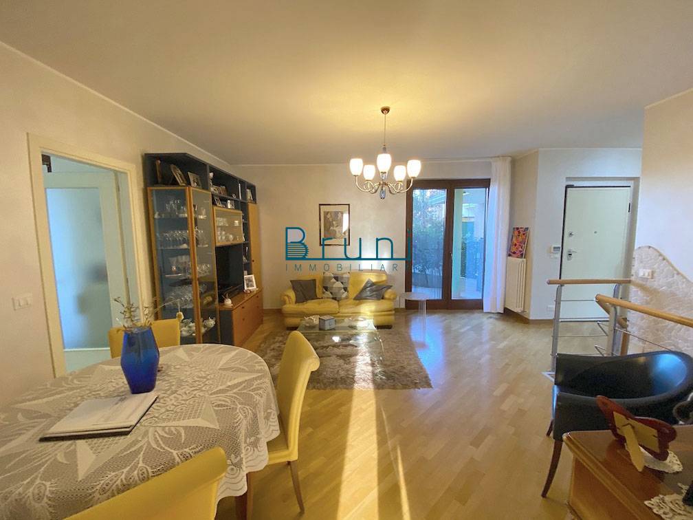 Appartamento in vendita a San Benedetto del Tronto, 7 locali, zona Località: Residenziale, prezzo € 360.000 | PortaleAgenzieImmobiliari.it