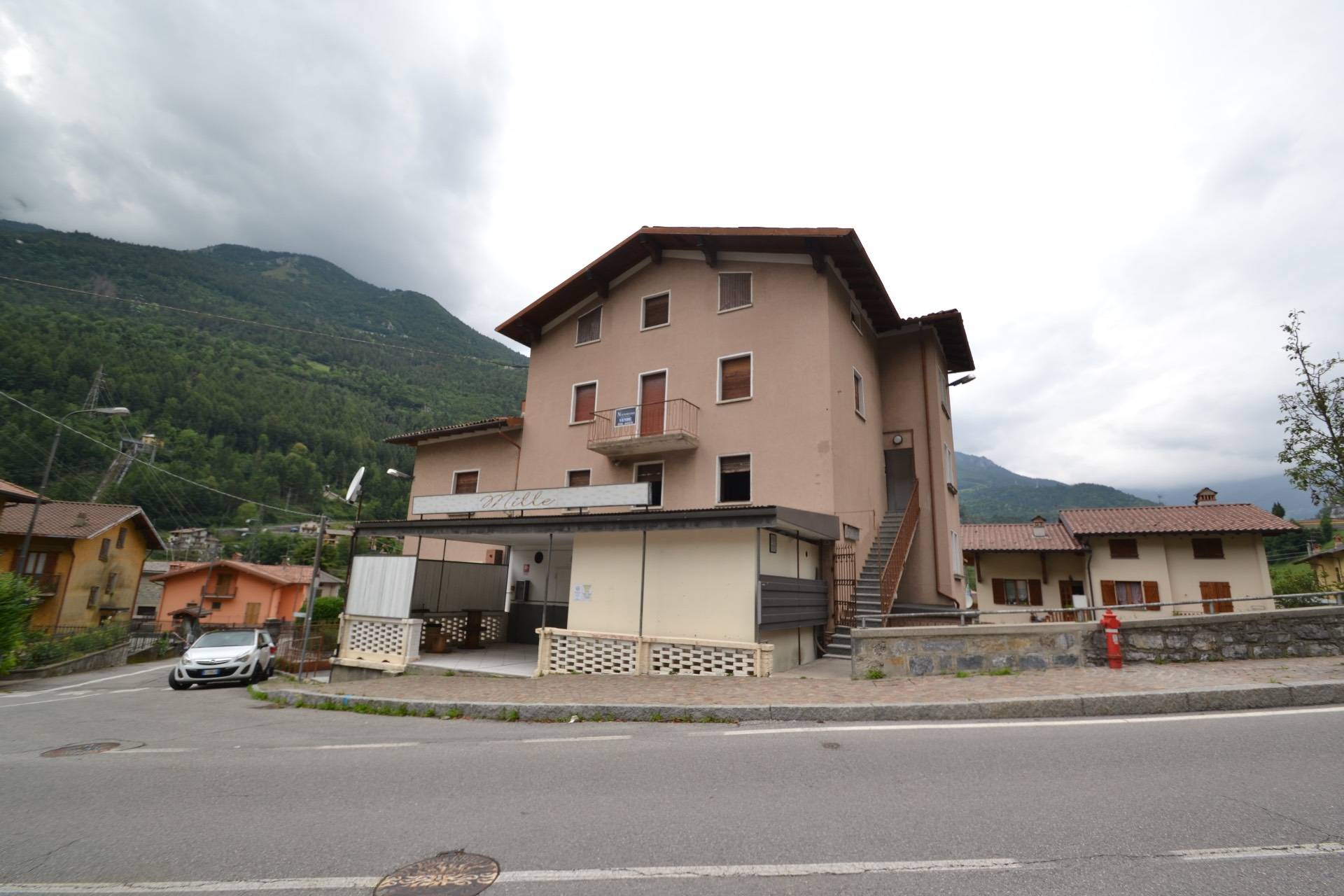Palazzo / Stabile in vendita a Ardesio, 14 locali, prezzo € 250.000 | PortaleAgenzieImmobiliari.it