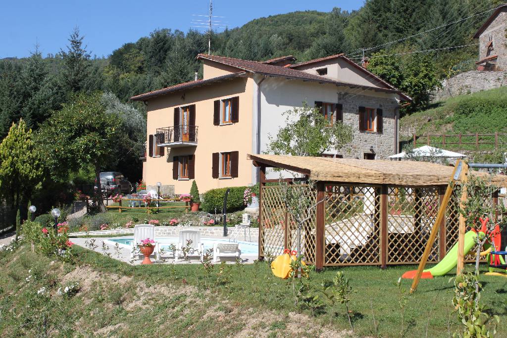 Villa Bifamiliare in vendita a Ortignano Raggiolo, 8 locali, prezzo € 350.000 | PortaleAgenzieImmobiliari.it