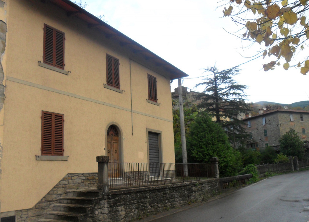 Soluzione Indipendente in vendita a Pratovecchio Stia, 8 locali, prezzo € 84.000 | PortaleAgenzieImmobiliari.it