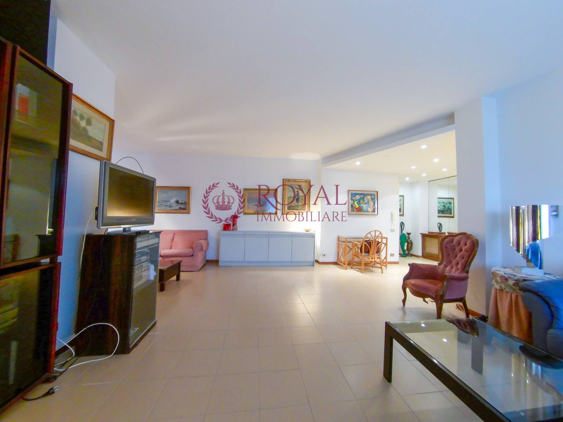Appartamento in affitto a Livorno, 4 locali, zona Località: Montebello, prezzo € 1.400 | PortaleAgenzieImmobiliari.it