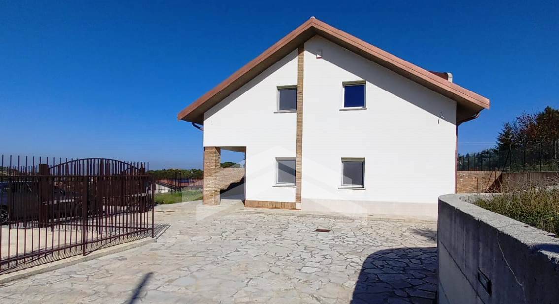 Villa in vendita a Campobasso, 5 locali, zona centro, prezzo € 300.000 | PortaleAgenzieImmobiliari.it