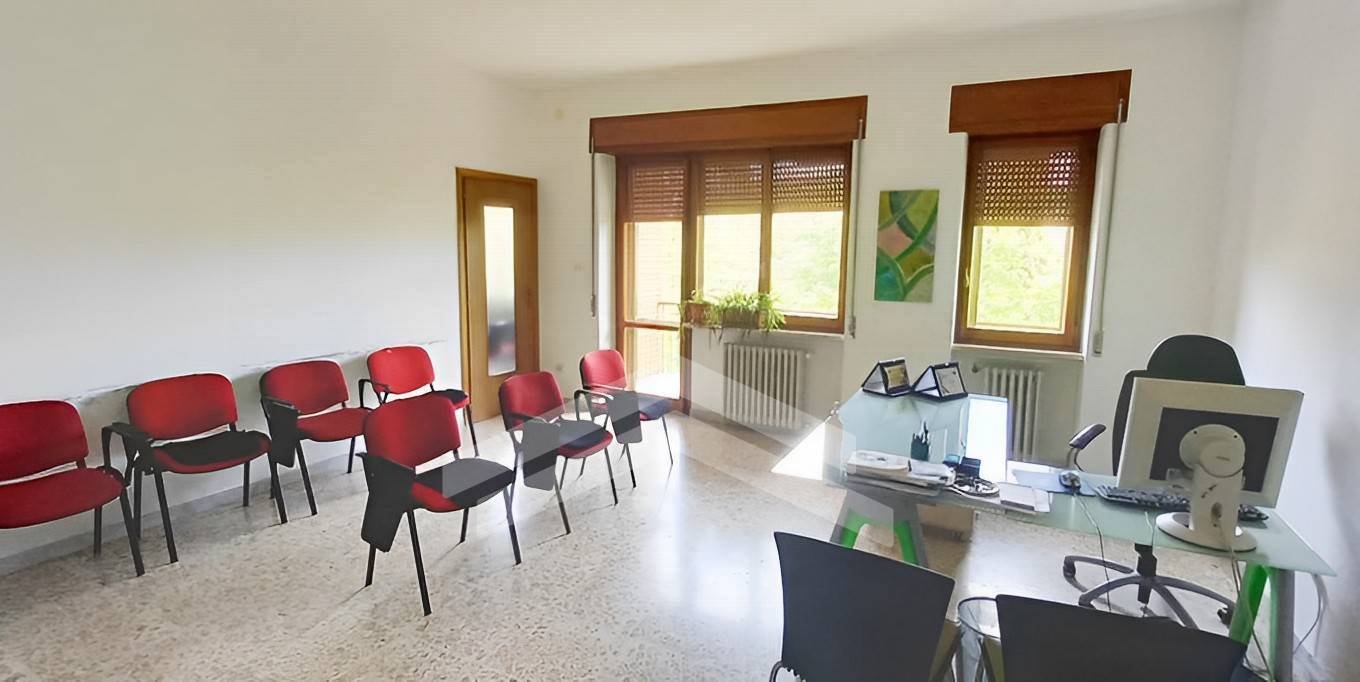 Ufficio / Studio in affitto a Campobasso, 5 locali, zona centro, prezzo € 900 | PortaleAgenzieImmobiliari.it