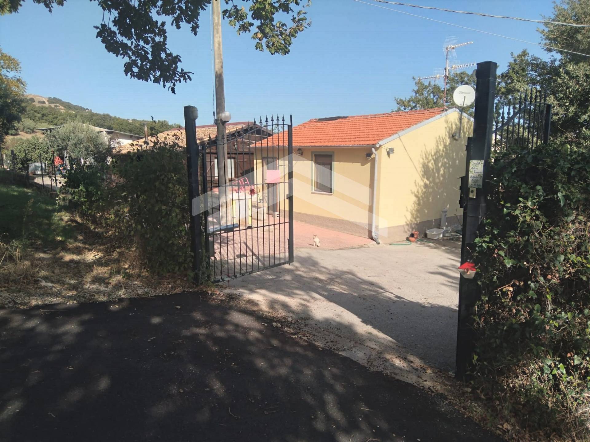 Villa in vendita a Guardialfiera, 10 locali, prezzo € 90.000 | PortaleAgenzieImmobiliari.it