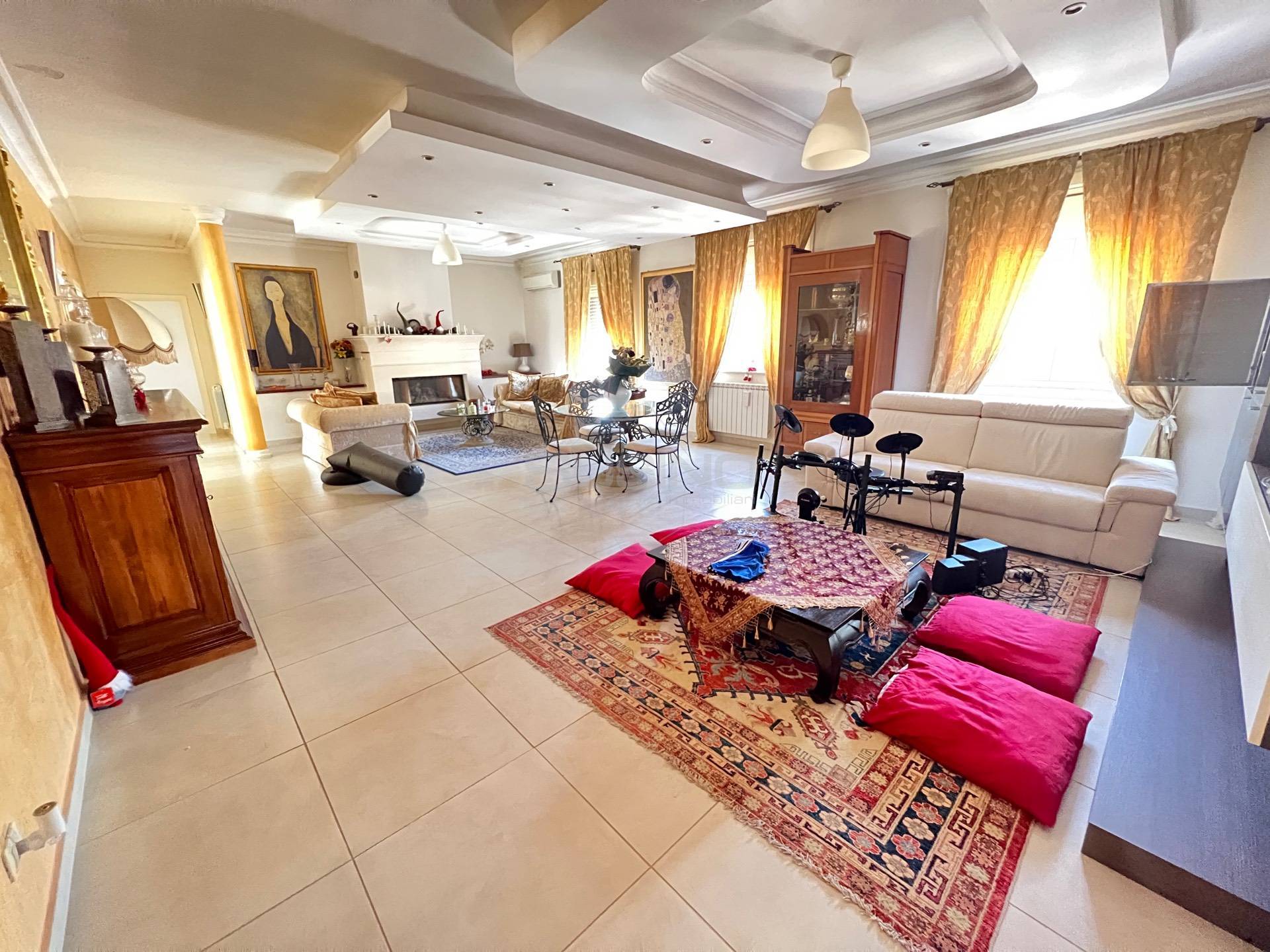 Appartamento in vendita a Siracusa, 8 locali, zona Località: Zecchino, prezzo € 250.000 | PortaleAgenzieImmobiliari.it