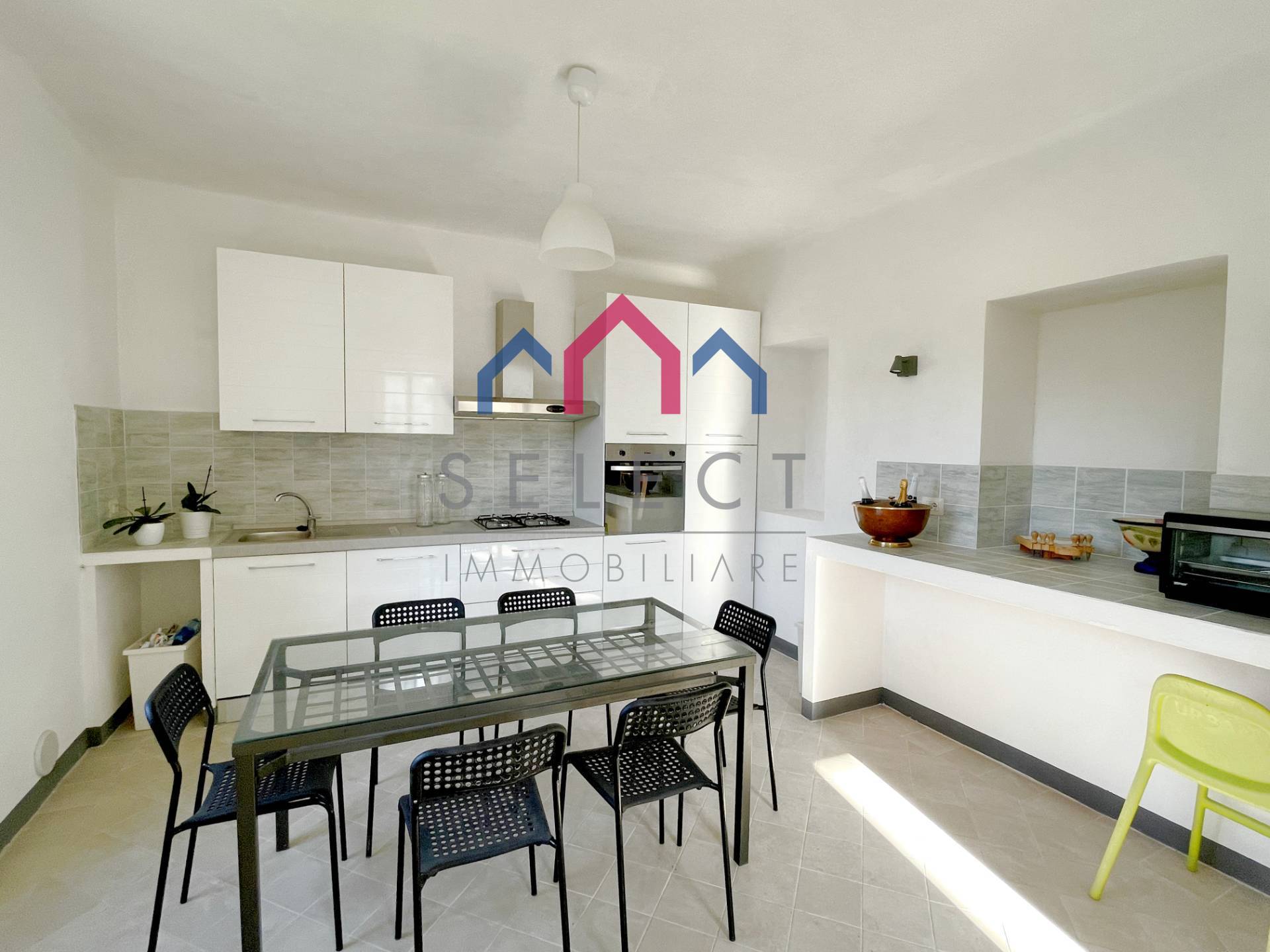 Appartamento in vendita a Borgo a Mozzano, 6 locali, zona enti, prezzo € 158.000 | PortaleAgenzieImmobiliari.it