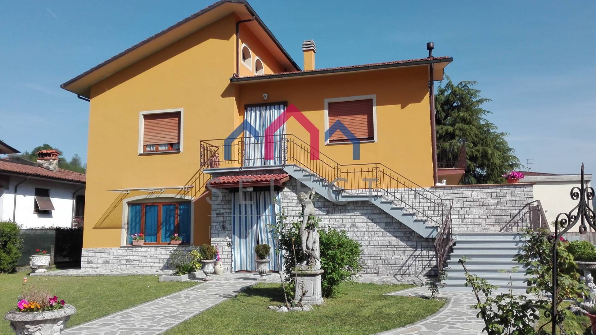 Villa in vendita a Barga, 10 locali, zona Località: FornacidiBarga, prezzo € 300.000 | PortaleAgenzieImmobiliari.it