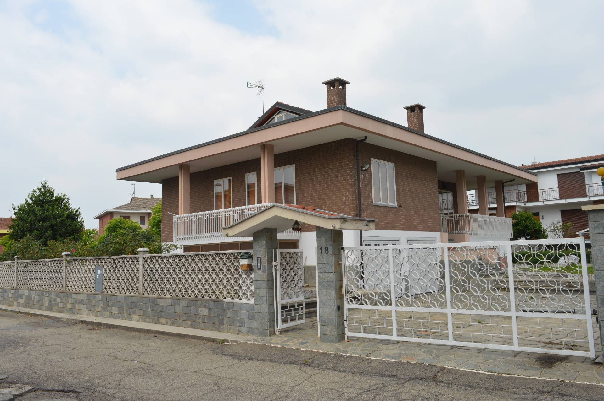 Villa in vendita a Caselle Torinese, 6 locali, prezzo € 325.000 | PortaleAgenzieImmobiliari.it