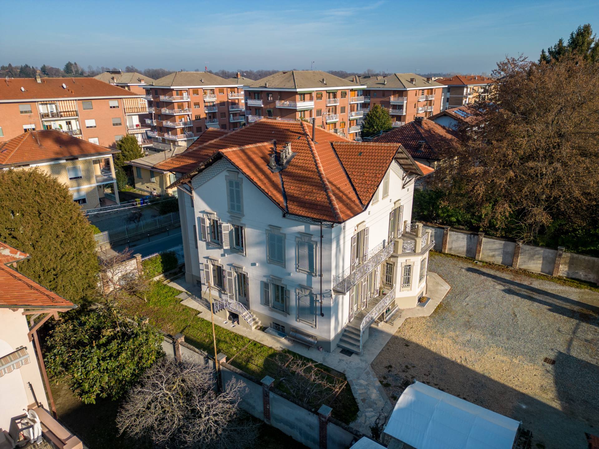 Villa in vendita a Ciriè, 15 locali, zona Località: Centrale, prezzo € 1.550.000 | CambioCasa.it