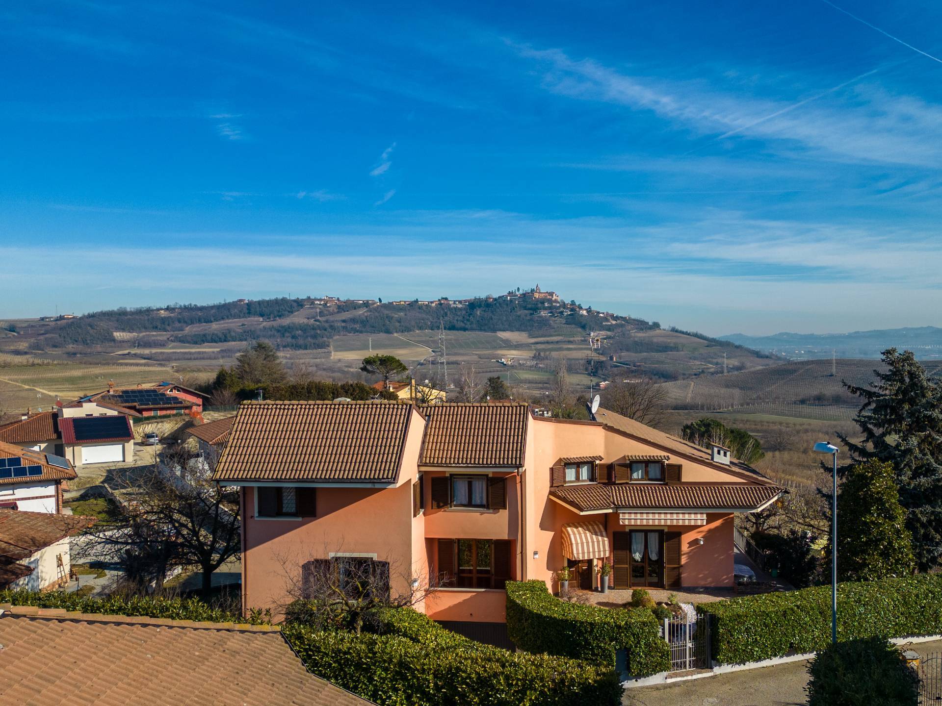 Villa in vendita a Castagnito, 15 locali, prezzo € 480.000 | CambioCasa.it