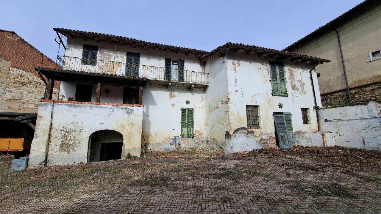 Rustico / Casale in vendita a Cerrina Monferrato, 10 locali, zona Località: Campagna, prezzo € 30.000 | PortaleAgenzieImmobiliari.it