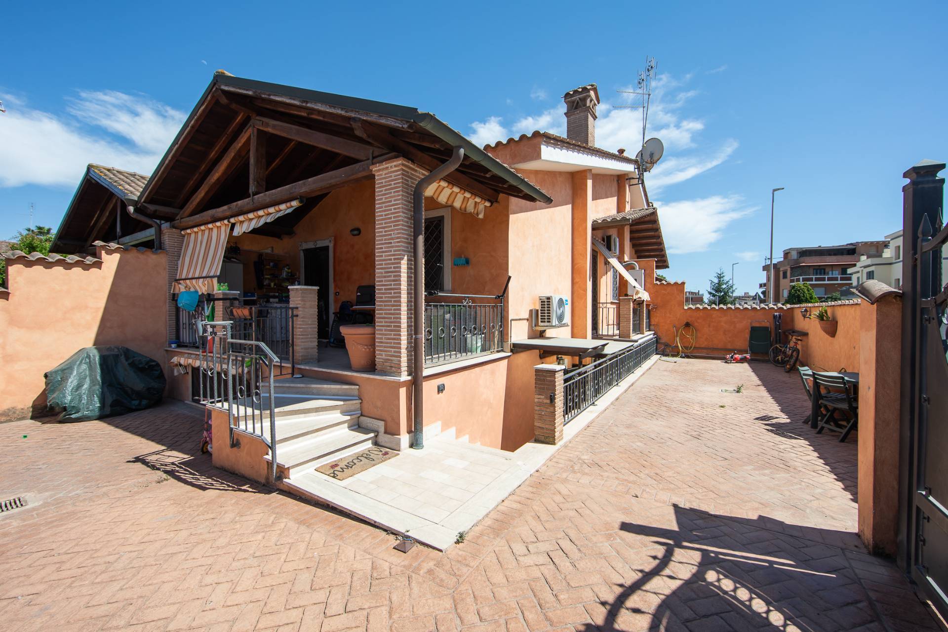 Villa in vendita a Roma, 5 locali, zona Località: Acilia/Dragona, prezzo € 230.000 | CambioCasa.it