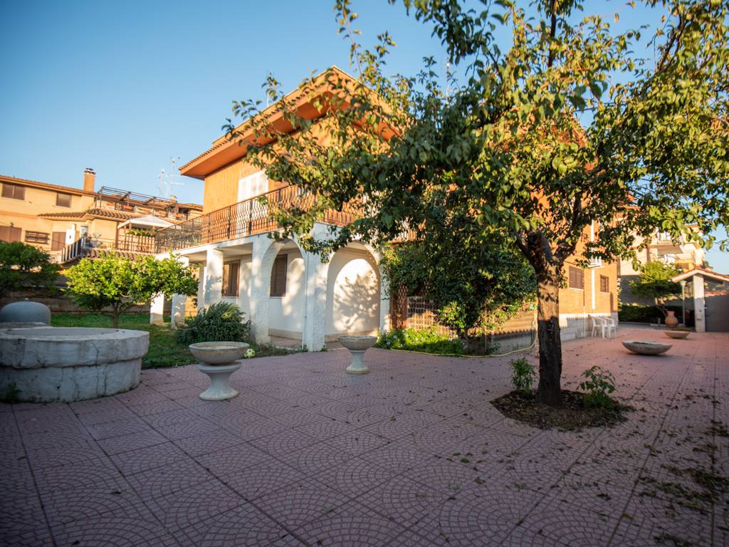 Villa in vendita a Roma, 7 locali, zona Zona: 38 . Acilia, Vitinia, Infernetto, Axa, Casal Palocco, Madonnetta, prezzo € 270.000 | CambioCasa.it