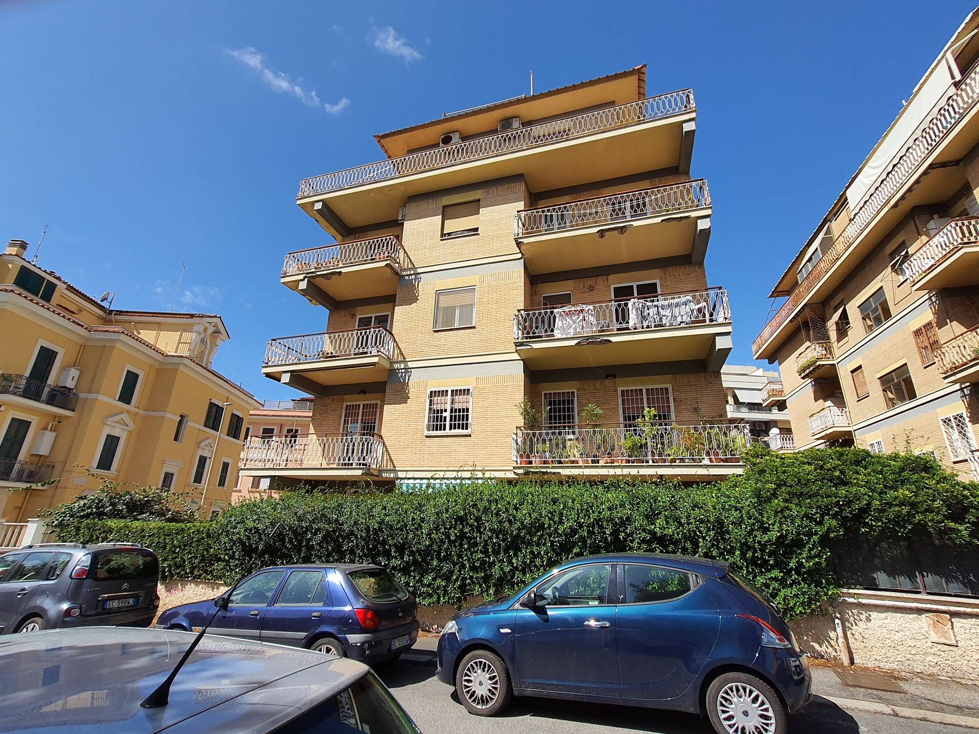 Appartamento in vendita a Roma, 4 locali, zona Zona: 39 . Lido di Ostia, Ostia, Castel Fusano, Torre Paterno, prezzo € 200.000 | CambioCasa.it