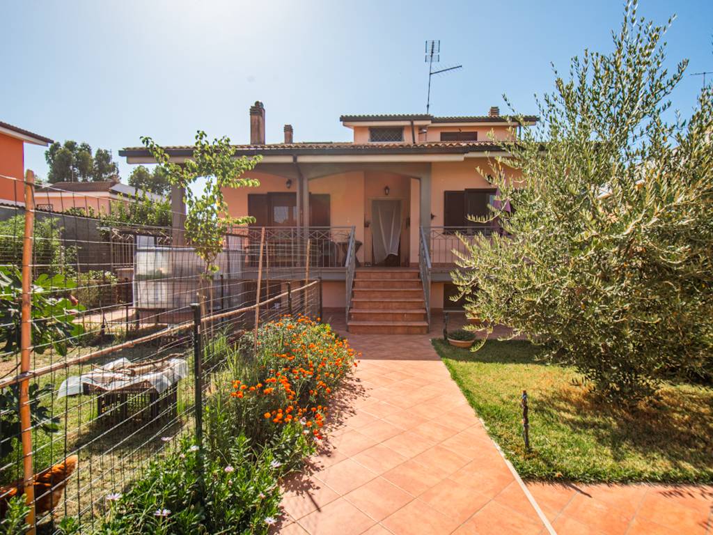 Villa in vendita a Roma, 7 locali, zona Acilia, Vitinia, Infernetto, Axa, Casal Palocco, Madonnetta, prezzo € 345.000 | PortaleAgenzieImmobiliari.it