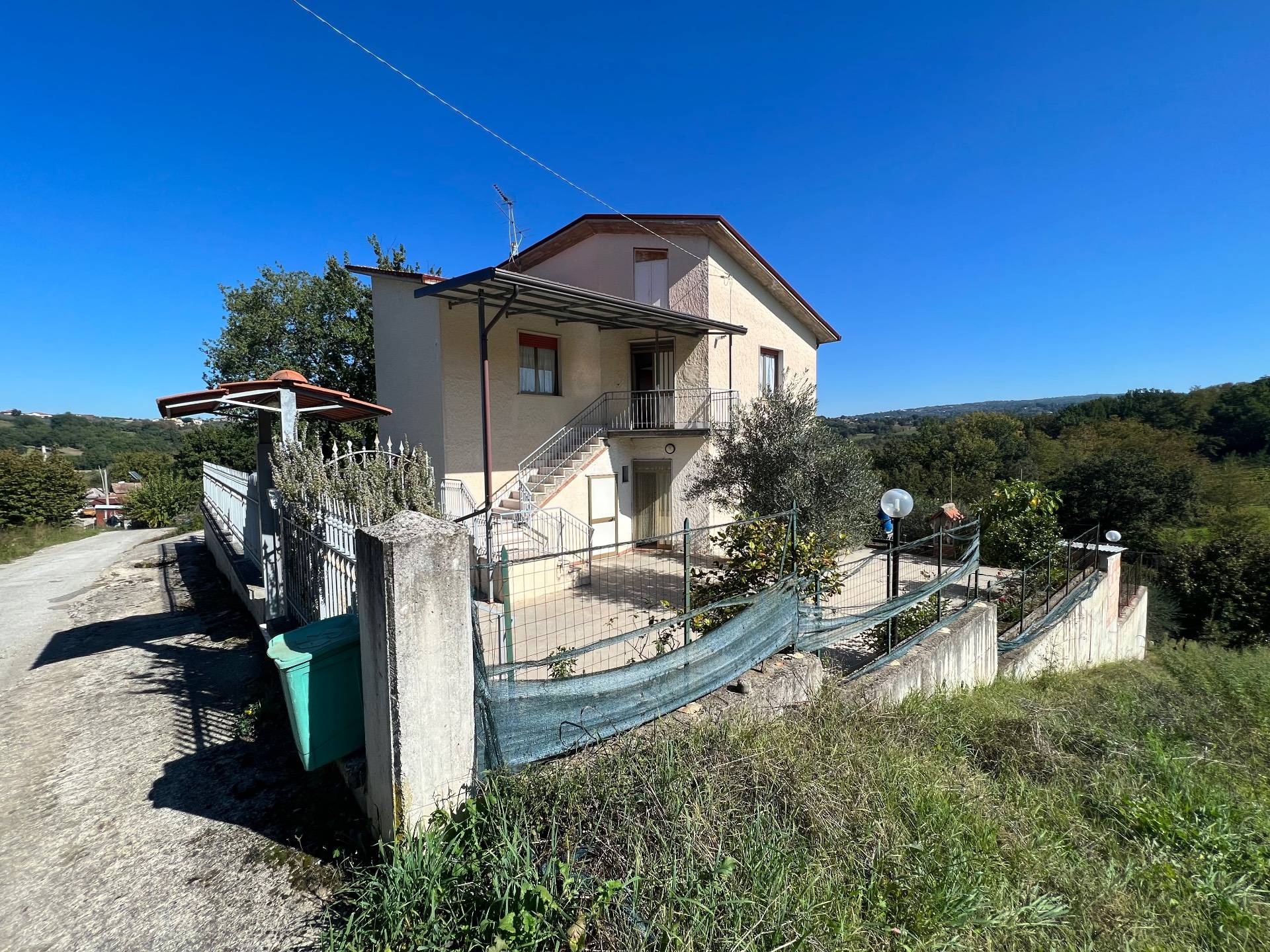 Villa in vendita a Taurasi, 6 locali, prezzo € 55.000 | PortaleAgenzieImmobiliari.it