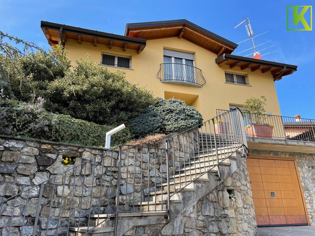 Villa in vendita a Laveno-Mombello, 5 locali, zona ello, prezzo € 650.000 | PortaleAgenzieImmobiliari.it