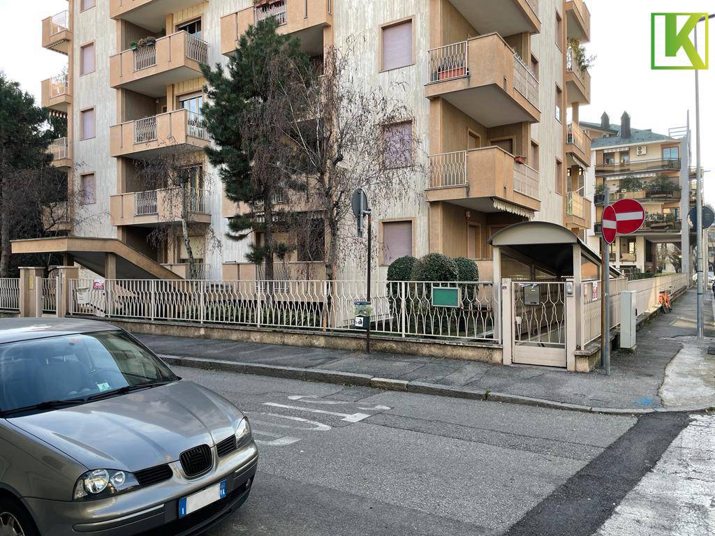 Appartamento in vendita a Busto Arsizio, 7 locali, zona Località: Tribunale, prezzo € 299.000 | PortaleAgenzieImmobiliari.it