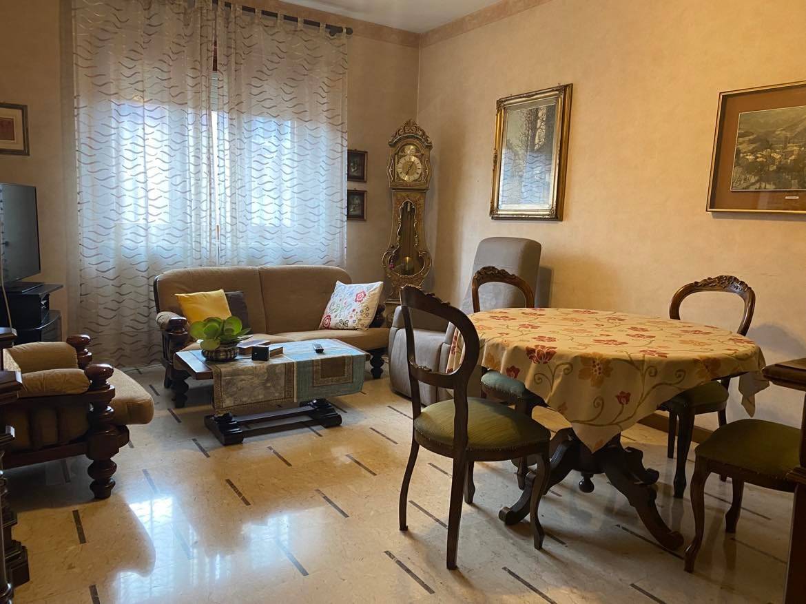 Appartamento in vendita a Vinovo, 4 locali, zona Località: Centrale, prezzo € 145.000 | CambioCasa.it