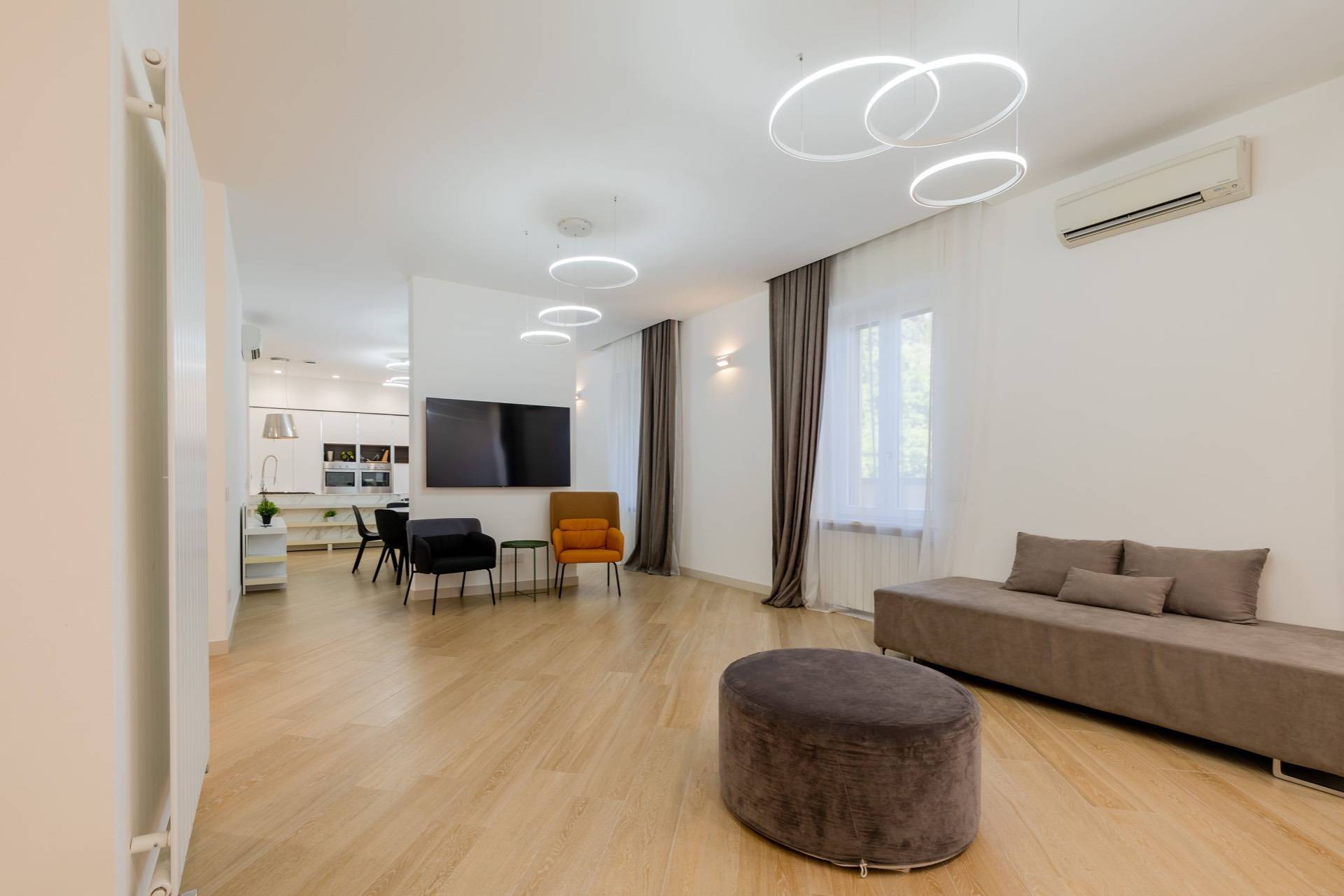Appartamento in affitto a Verona, 6 locali, zona Località: PortaNuova, prezzo € 6.000 | PortaleAgenzieImmobiliari.it