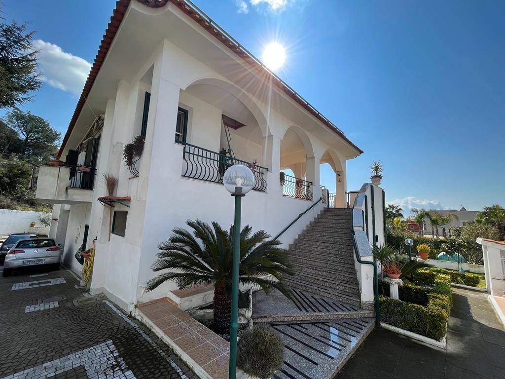 Villa in vendita a Torre del Greco, 11 locali, prezzo € 750.000 | PortaleAgenzieImmobiliari.it