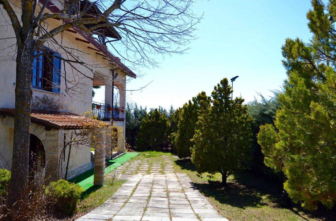 Villa in vendita a Aielli, 10 locali, prezzo € 250.000 | PortaleAgenzieImmobiliari.it