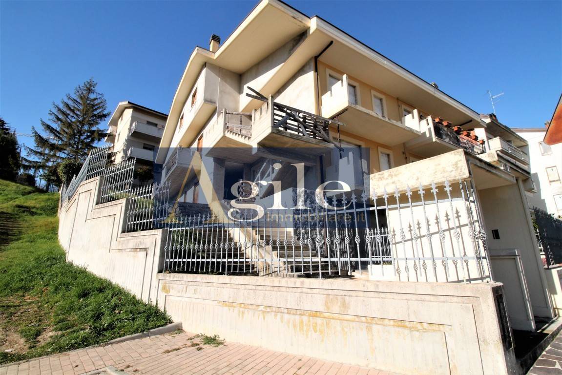 Appartamento in vendita a Acquaviva Picena, 7 locali, zona detta, prezzo € 169.000 | PortaleAgenzieImmobiliari.it