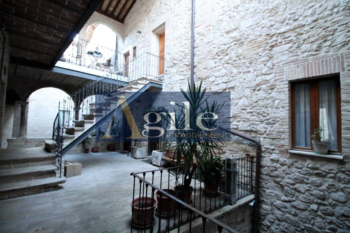 Appartamento in affitto a Ascoli Piceno, 2 locali, zona Località: CentroStorico, prezzo € 350 | PortaleAgenzieImmobiliari.it