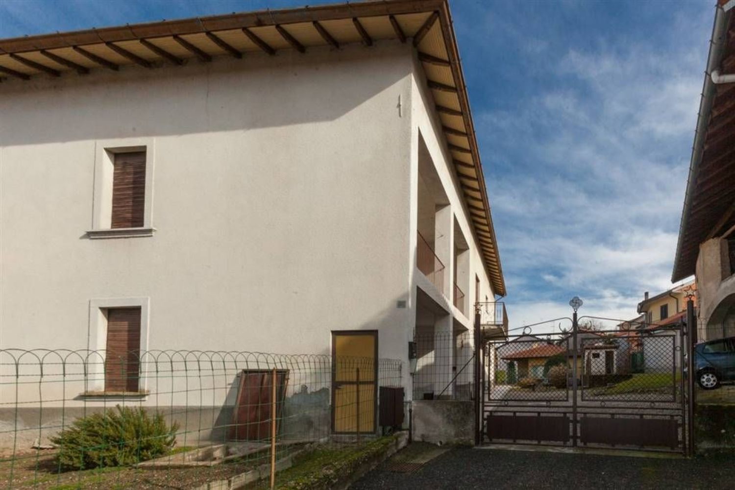 Palazzo / Stabile in vendita a Biandronno, 8 locali, prezzo € 189.000 | PortaleAgenzieImmobiliari.it