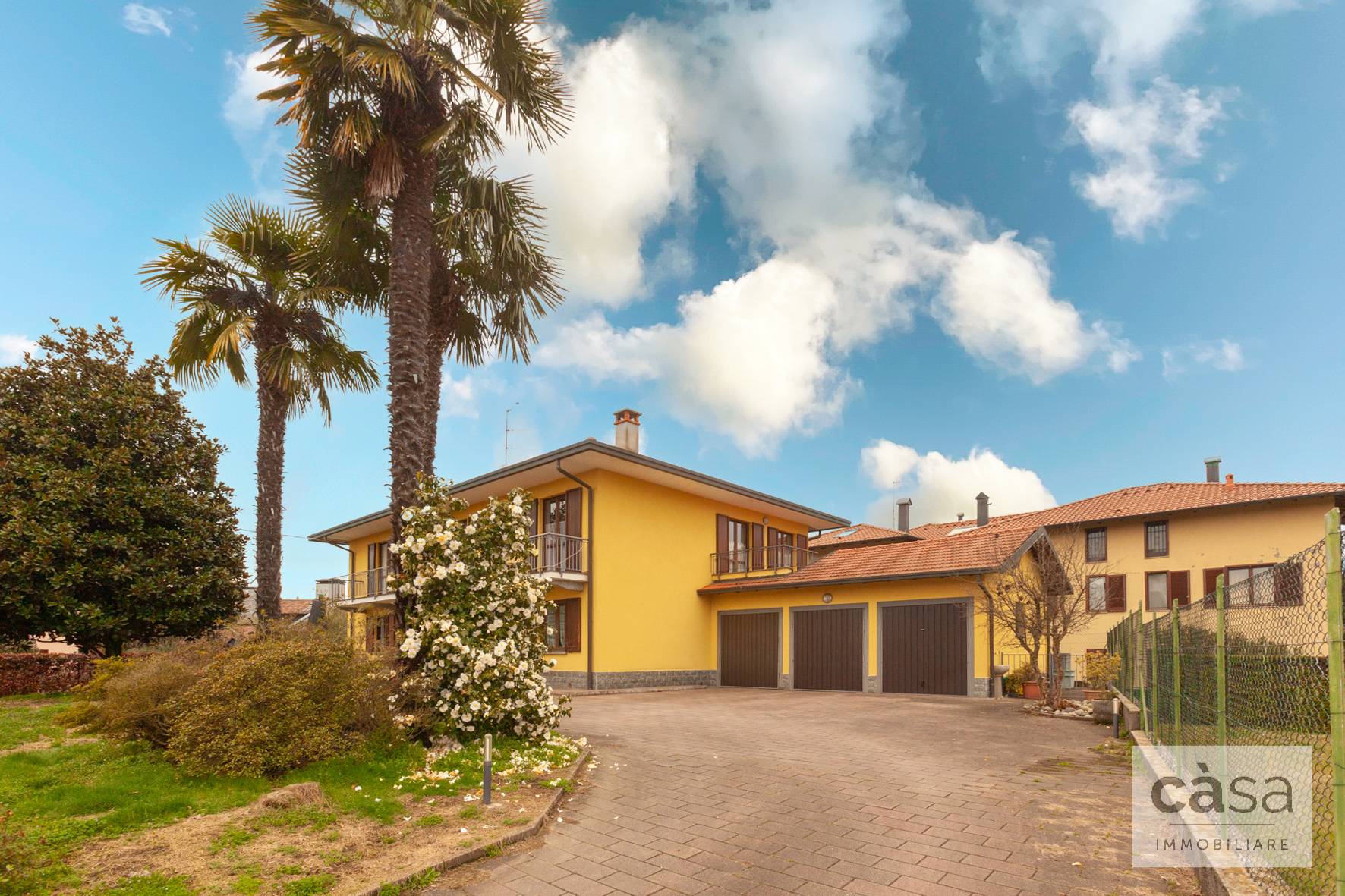 Villa in vendita a Biandronno, 9 locali, prezzo € 370.000 | PortaleAgenzieImmobiliari.it