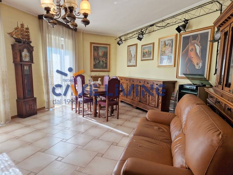 Appartamento in vendita a Cesano Boscone, 3 locali, prezzo € 225.000 | CambioCasa.it