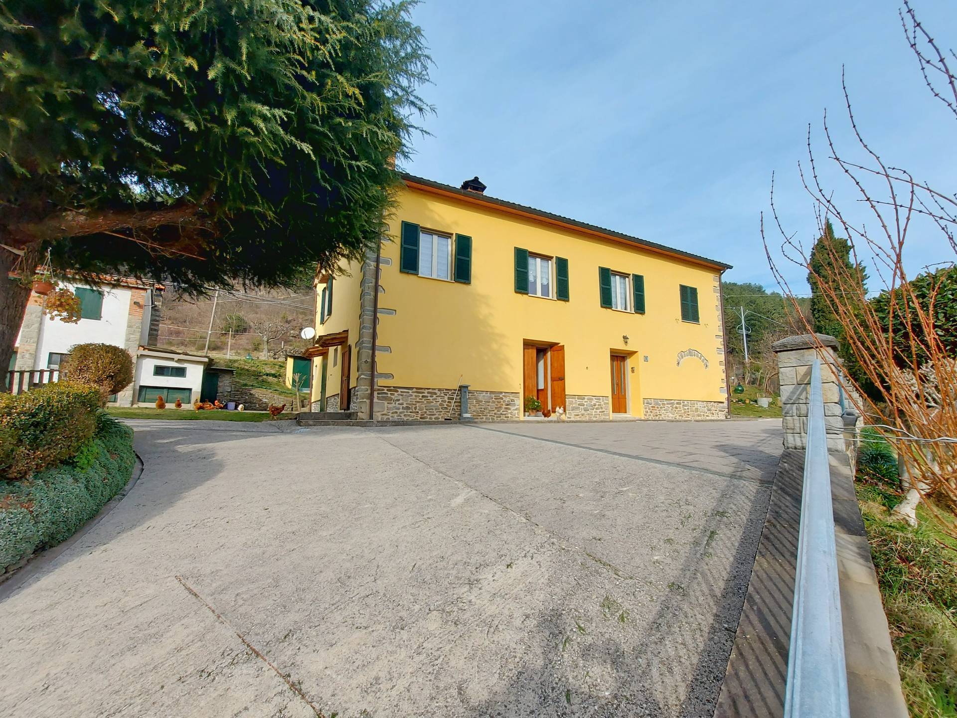 Villa in vendita a Marradi, 10 locali, zona rano, prezzo € 209.000 | PortaleAgenzieImmobiliari.it