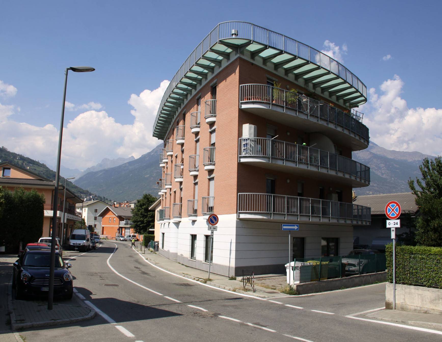 Ufficio / Studio in vendita a Aosta, 9999 locali, zona centro, prezzo € 150.000 | PortaleAgenzieImmobiliari.it