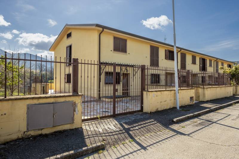 Villa a Schiera in vendita a Montecchio, 8 locali, prezzo € 88.000 | PortaleAgenzieImmobiliari.it