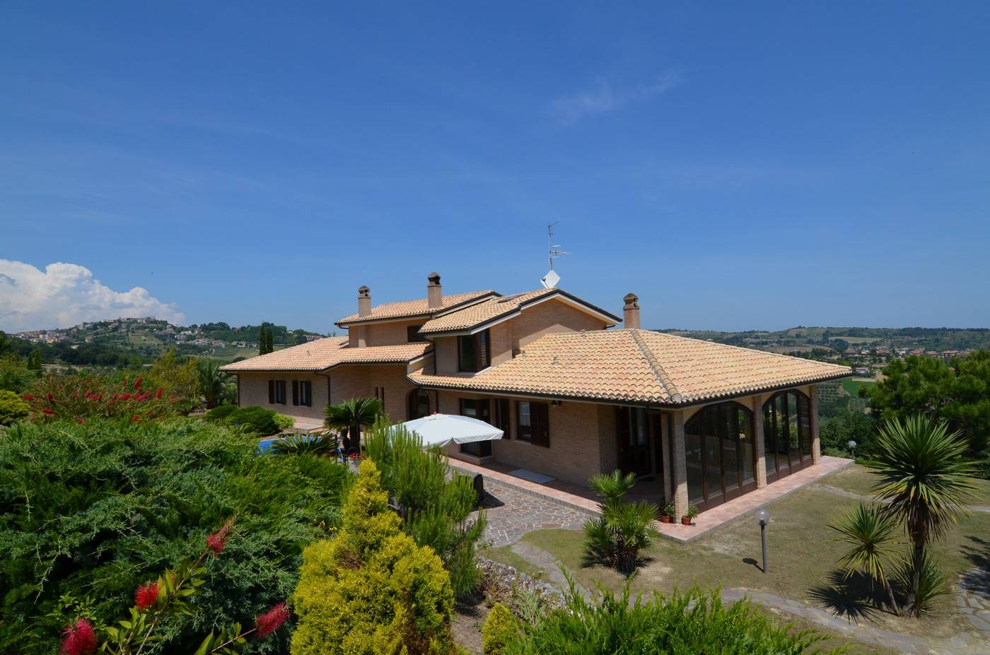 Villa in vendita a Acquaviva Picena, 14 locali, prezzo € 890.000 | PortaleAgenzieImmobiliari.it