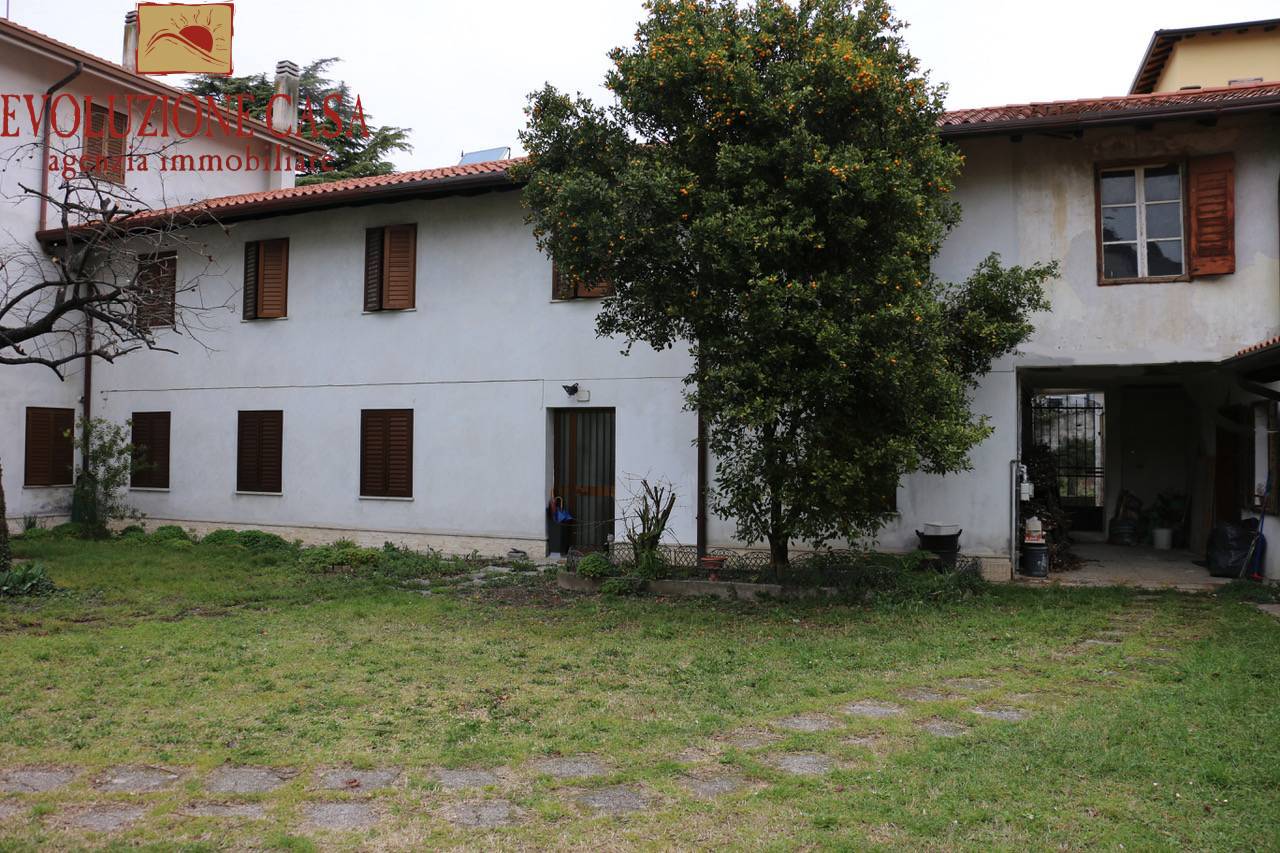Villa Bifamiliare in vendita a Monfalcone, 5 locali, zona Località: Centro, prezzo € 140.000 | PortaleAgenzieImmobiliari.it