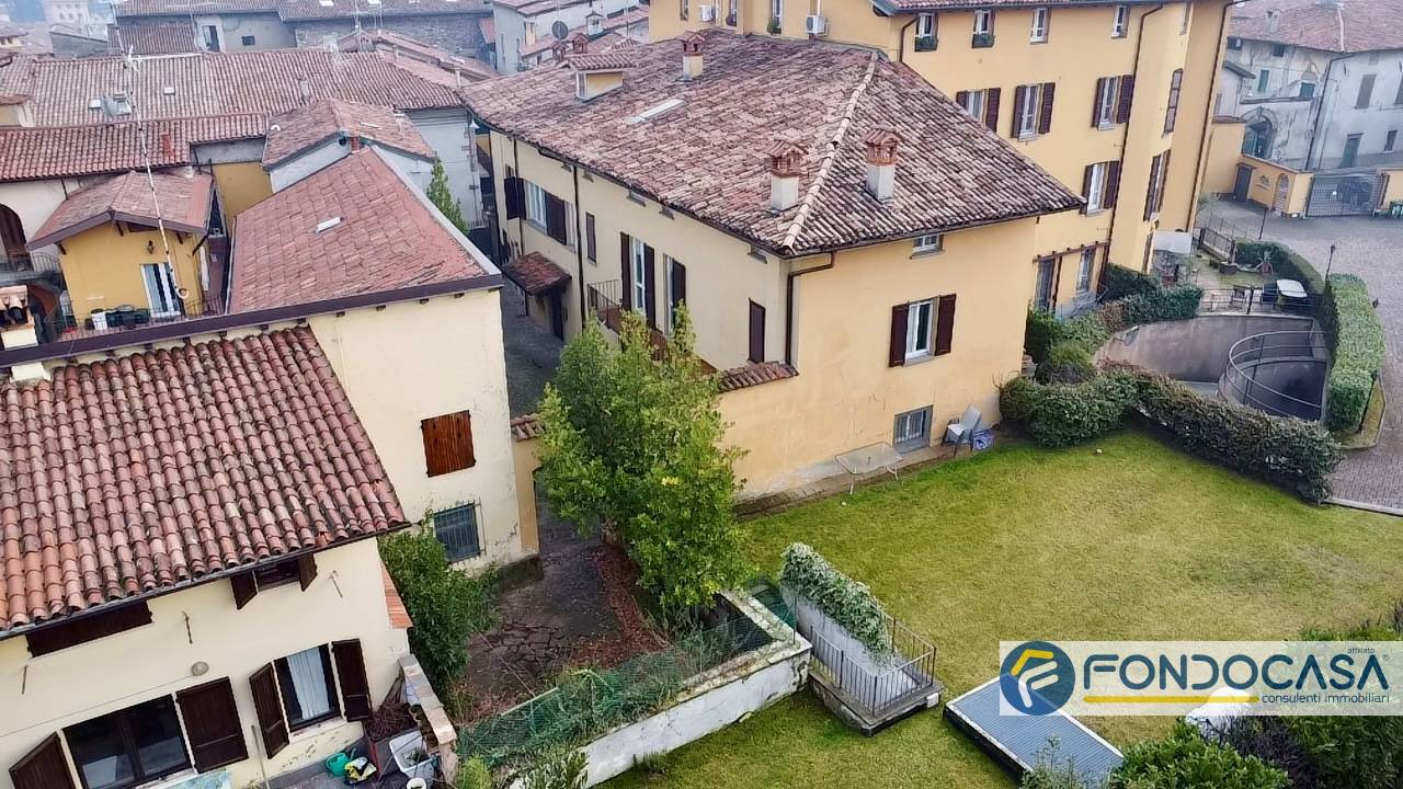 Villa in vendita a Palazzolo sull'Oglio, 8 locali, prezzo € 228.000 | PortaleAgenzieImmobiliari.it