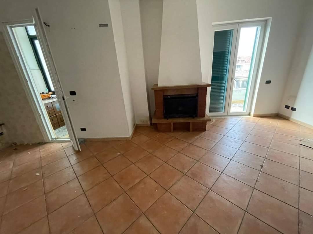 Appartamento in vendita a Giugliano in Campania, 4 locali, prezzo € 160.000 | PortaleAgenzieImmobiliari.it